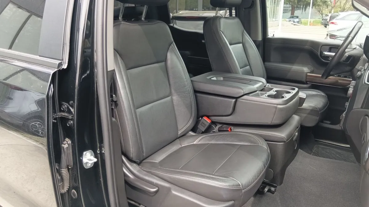 Chevrolet Silverado 5.3 Lt Trailboss Z71 4x4 At 4p año 2021