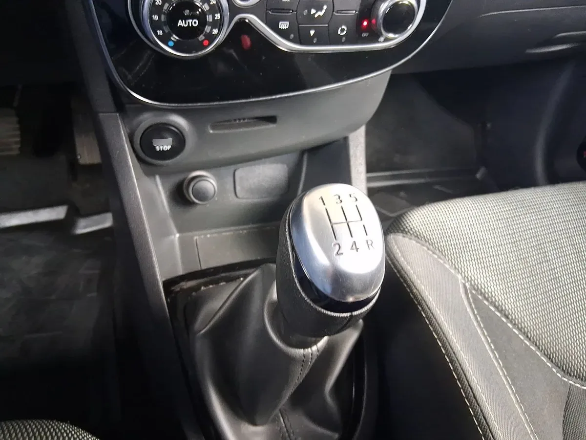 Renault Clio 1.2 Expression 4x2 Hb Mt 5p año 2020