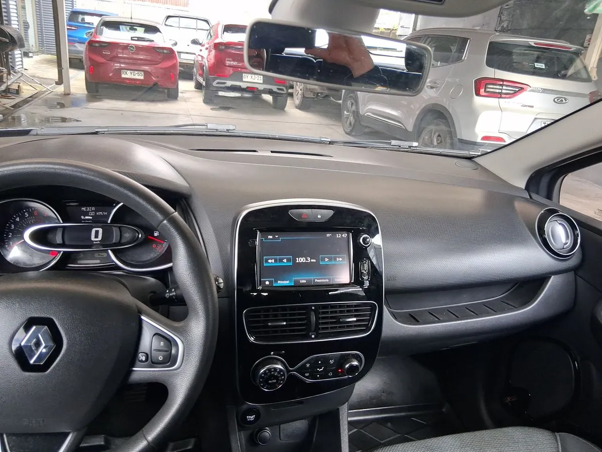 Renault Clio 1.2 Expression 4x2 Hb Mt 5p año 2020