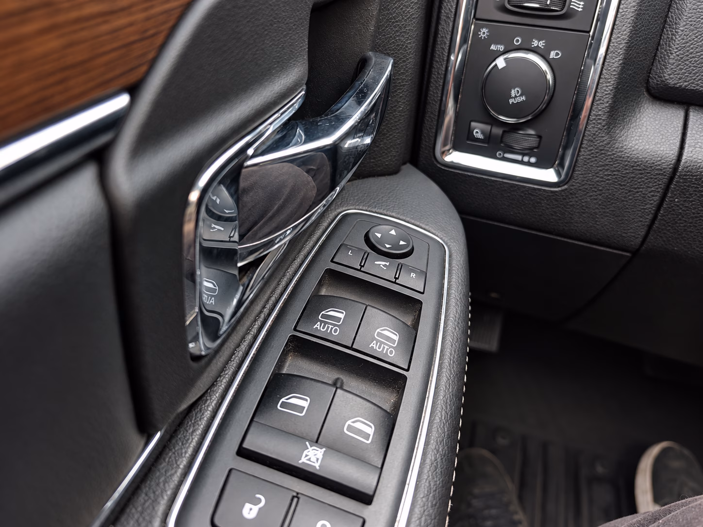 Ram 1500 Laramie Sport Crew año 2020