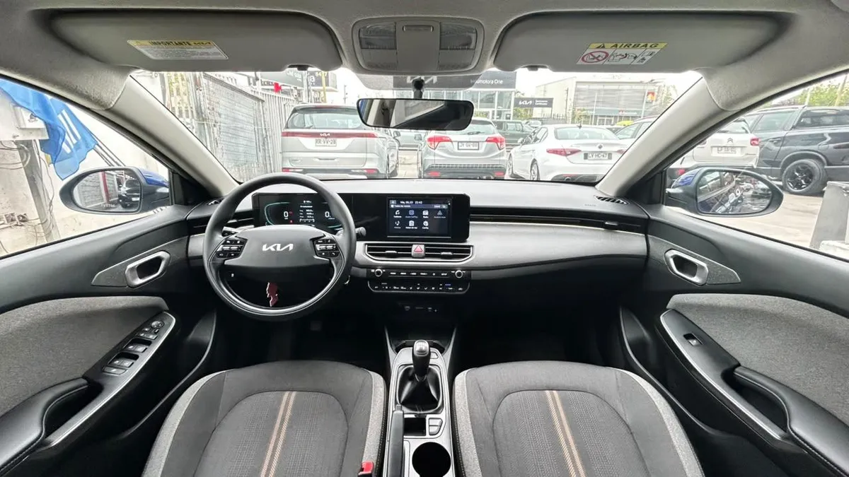 Kia K3 1.6 Ex 4x2 Mt 4p año 2025