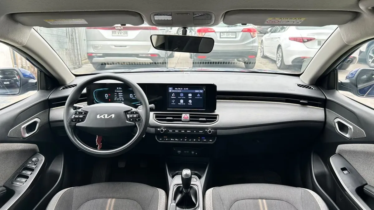 Kia K3 1.6 Ex 4x2 Mt 4p año 2025