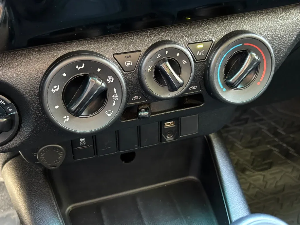 Toyota Hilux Dc 4x4 2.4 D Dx Mt año 2024
