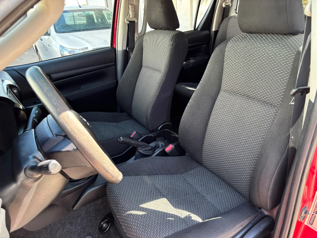 Toyota Hilux Dc 4x4 2.4 D Dx Mt año 2024