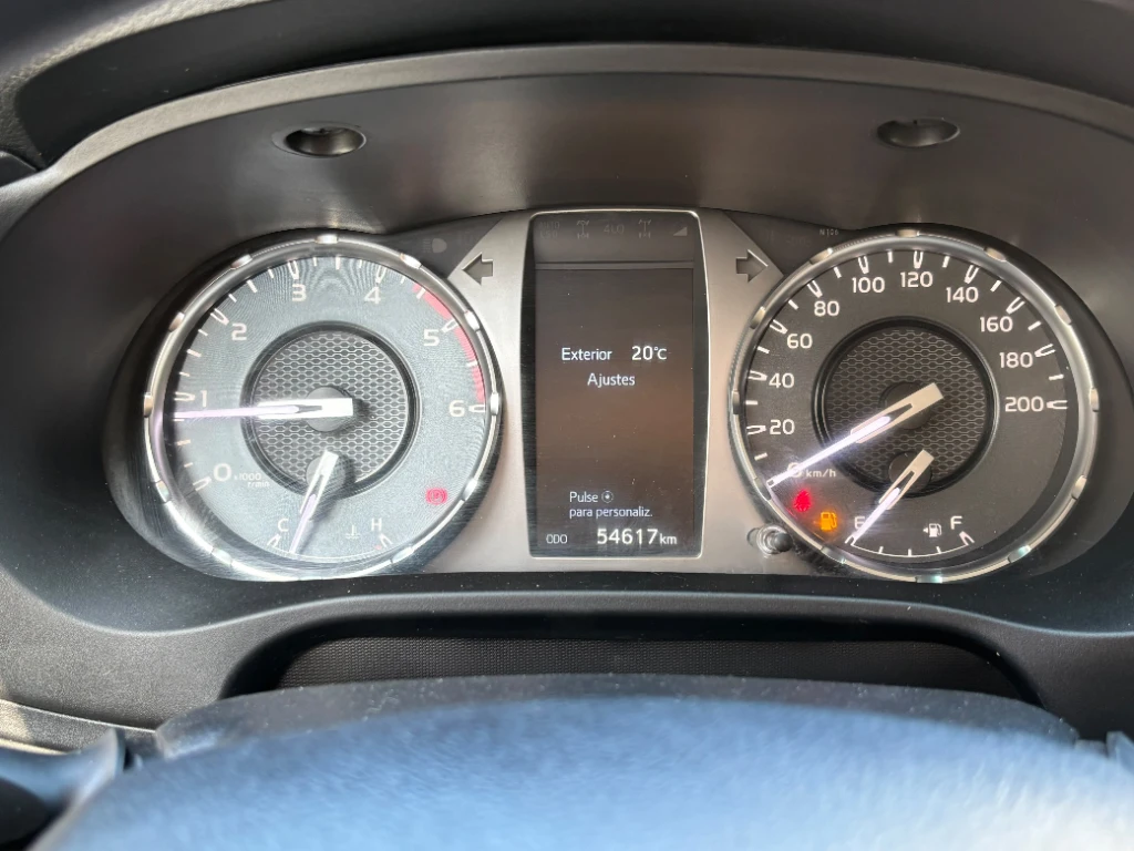 Toyota Hilux Dc 4x4 2.4 D Dx Mt año 2024