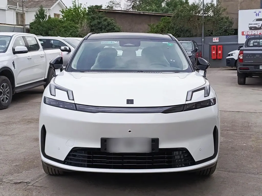 Lynk&Co 08 Phev Pro año 2027