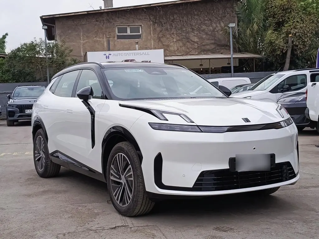 Lynk&Co 08 Phev Pro año 2027