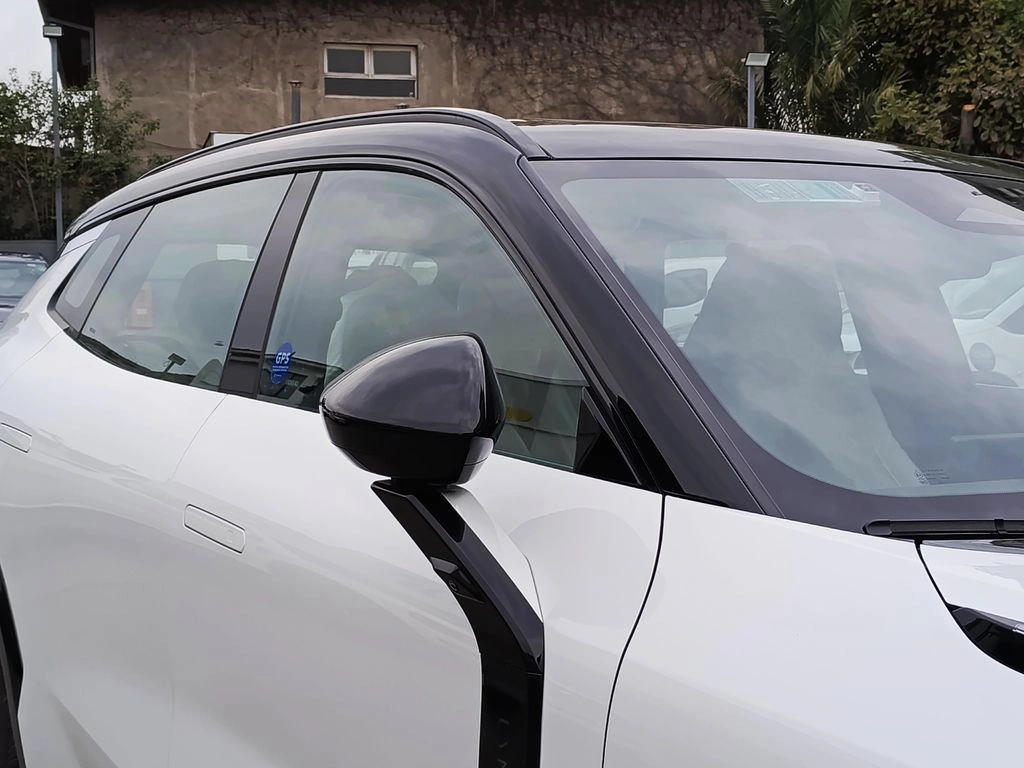 Lynk&Co 08 Phev Pro año 2027
