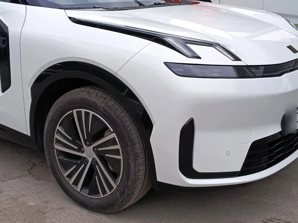Lynk&Co 08 Phev Pro año 2027