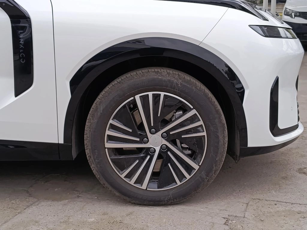 Lynk&Co 08 Phev Pro año 2027