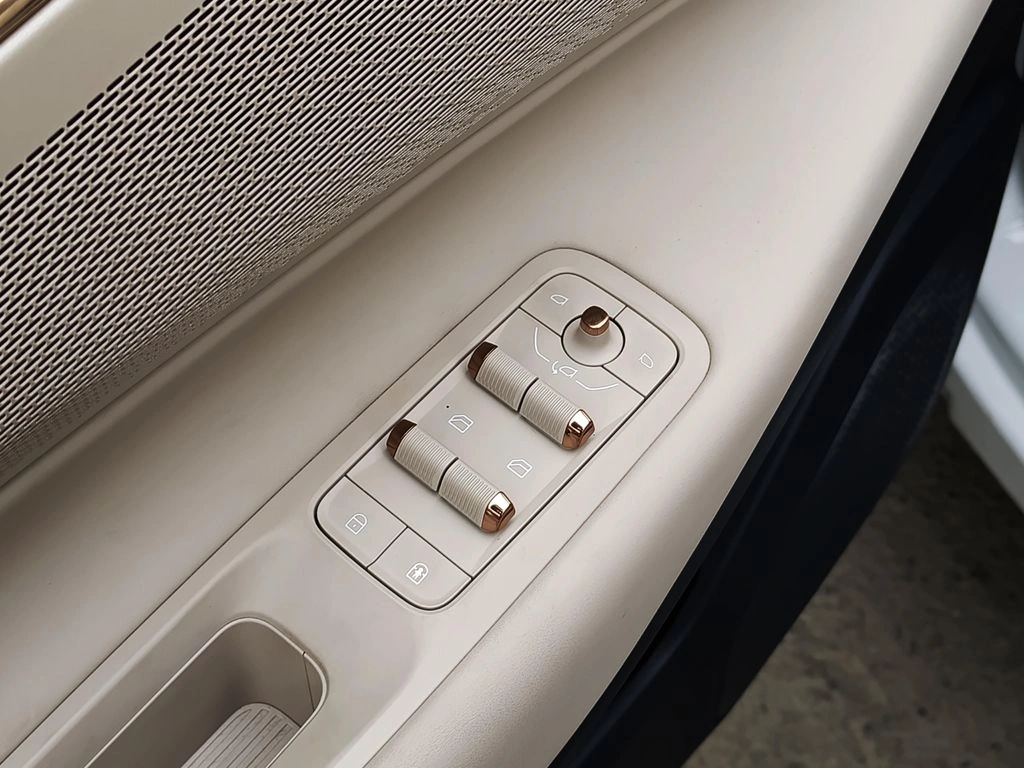 Lynk&Co 08 Phev Pro año 2027