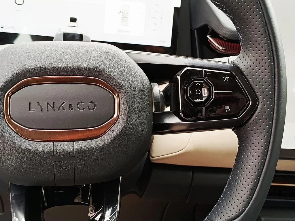 Lynk&Co 08 Phev Pro año 2027