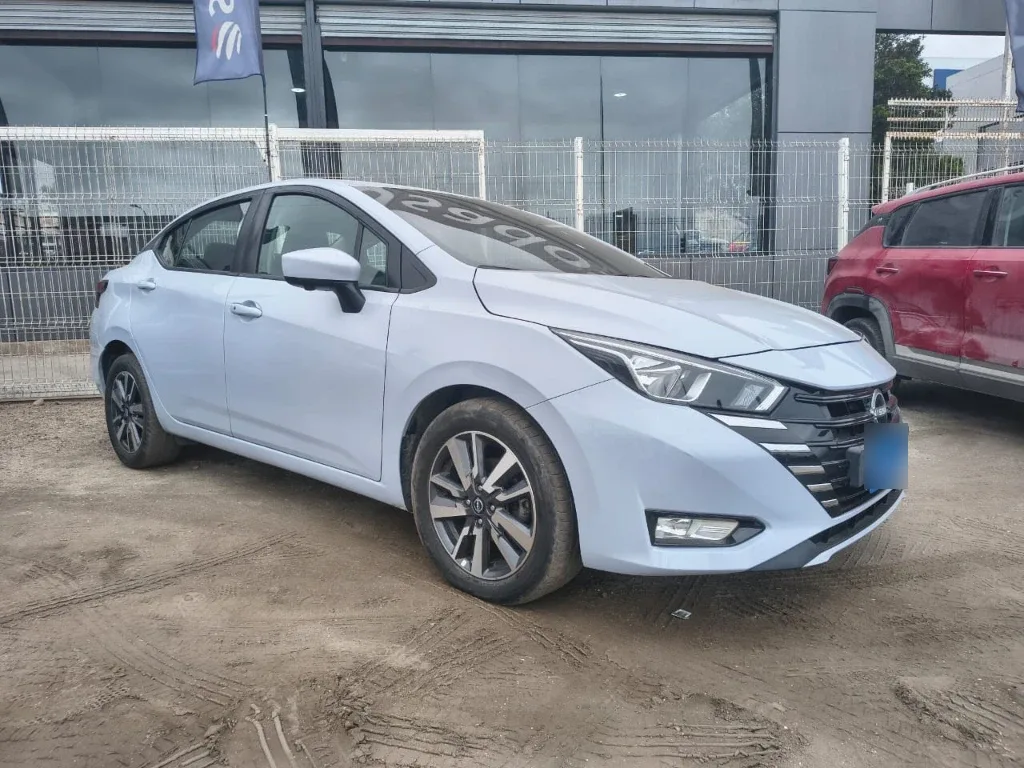Nissan Versa 1.6 Advance 4x2 Mt 4p año 2024