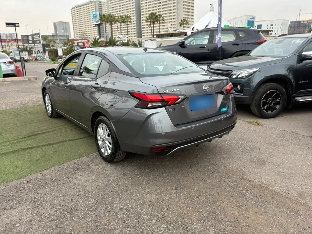 Nissan Versa 1.6 Sense 4x2 Mt 4p año 2025