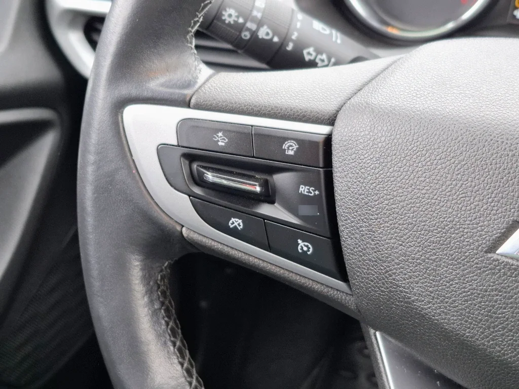 Chevrolet Tracker 1.2t Premier Fwd At 5p año 2022