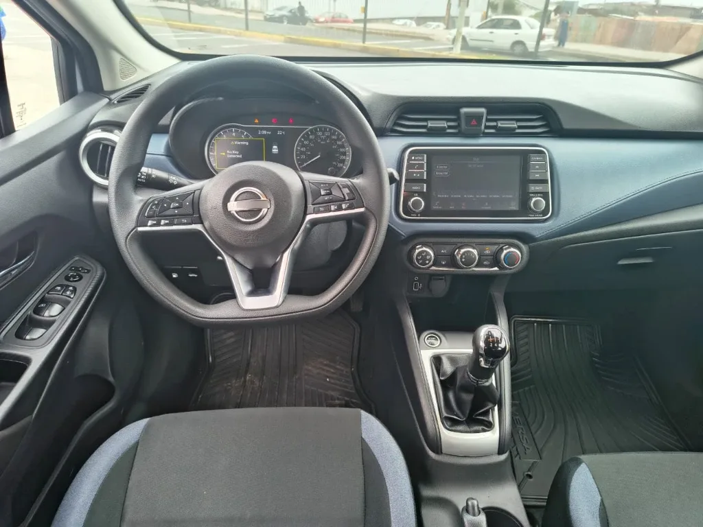 Nissan Versa 1.6 Advance 4x2 Mt 4p año 2024