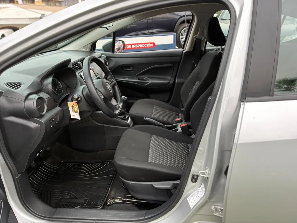 Nissan Versa 1.6 Sense 4x2 Mt 4p año 2025