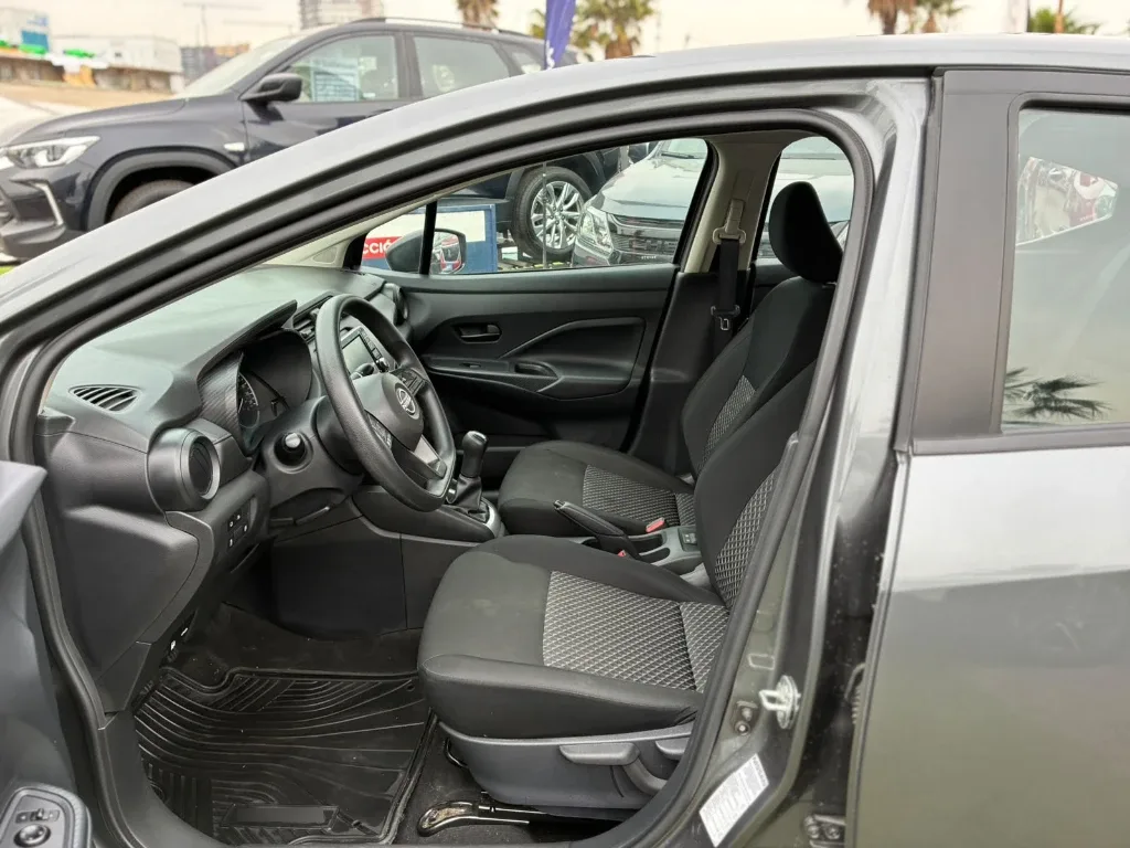 Nissan Versa 1.6 Sense 4x2 Mt 4p año 2025