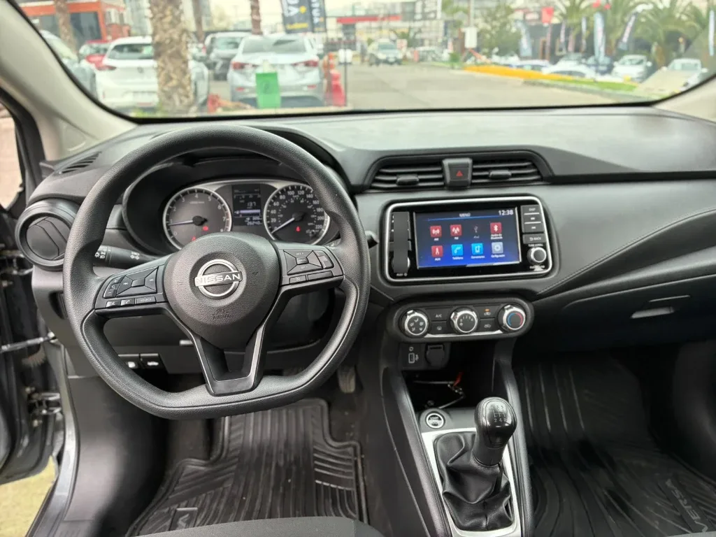 Nissan Versa 1.6 Sense 4x2 Mt 4p año 2025