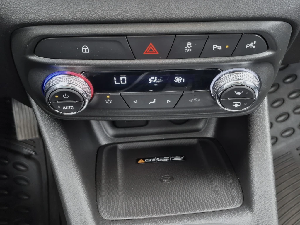 Chevrolet Tracker 1.2t Premier Fwd At 5p año 2022
