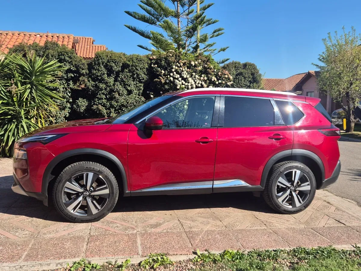 NISSAN X-TRAIL 2.5 Exclusive 3row At 4x4 año 2024