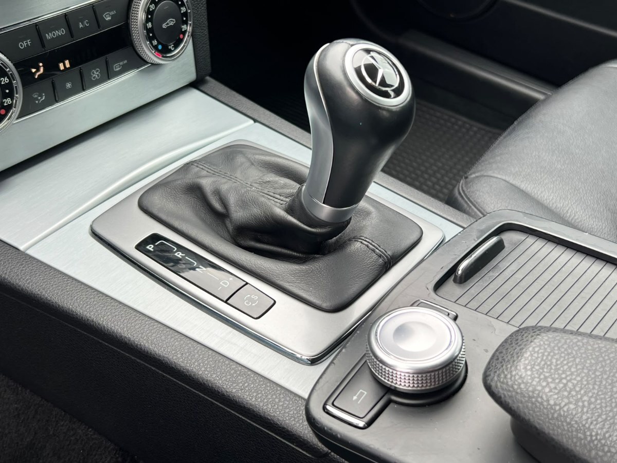 Mercedes-Benz C300 Avantgarde V6 año 2010