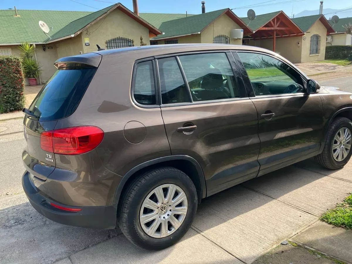 VOLKSWAGEN TIGUAN 1.4 Fl Comf. Tsi 4x2 Mt año 2015