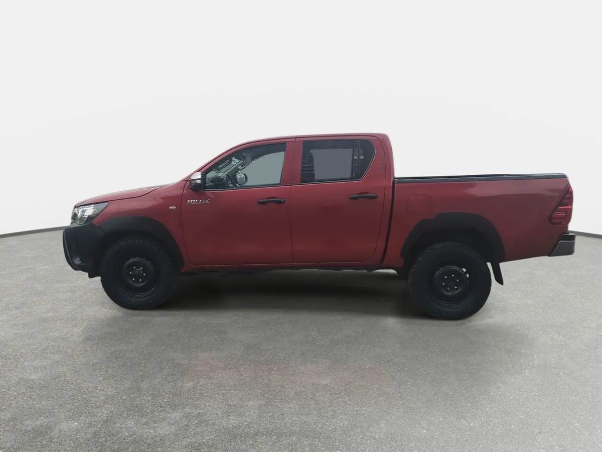 Toyota Hilux 2.4 Dx Diesel 4x4 Dob. Cab. 7ab Mt 4p año 2023
