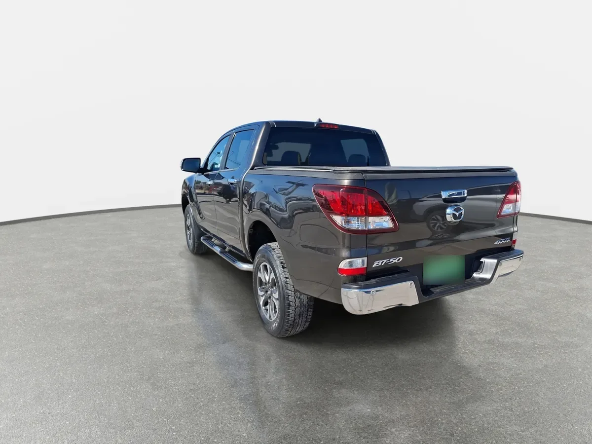 Mazda Bt-50 3.2 Sdx High Dob. Cab. Diesel 4x4 6at 4p año 2022