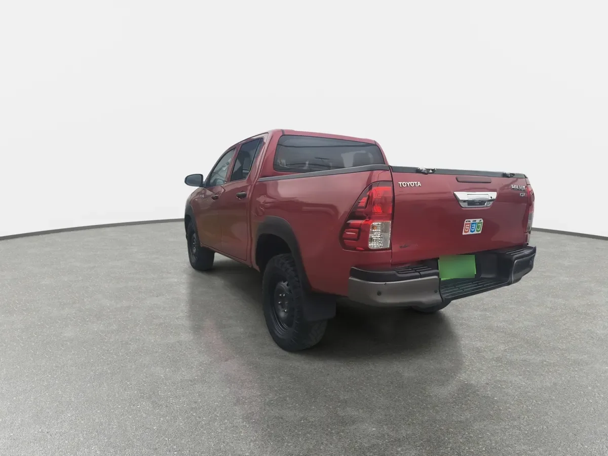 Toyota Hilux 2.4 Dx Diesel 4x4 Dob. Cab. 7ab Mt 4p año 2023