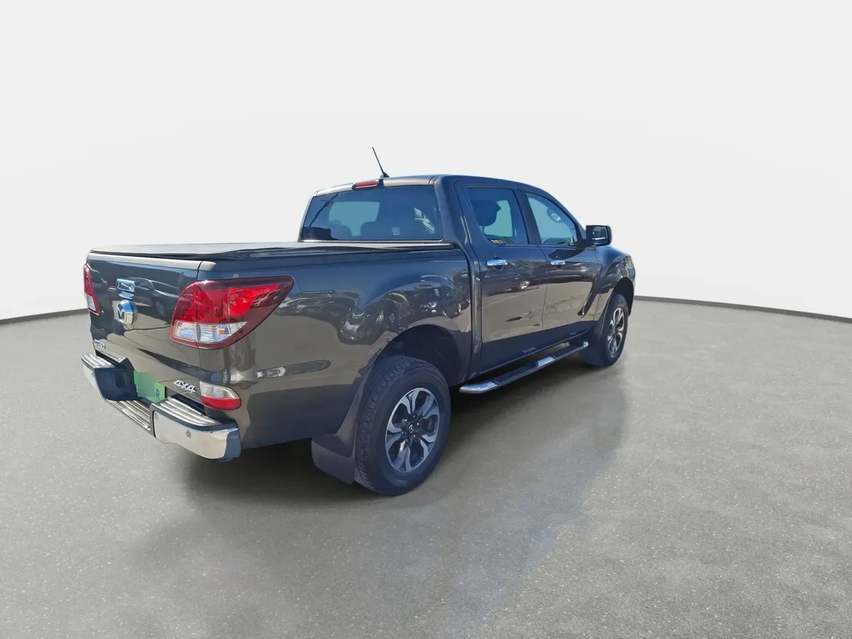 Mazda Bt-50 3.2 Sdx High Dob. Cab. Diesel 4x4 6at 4p año 2022