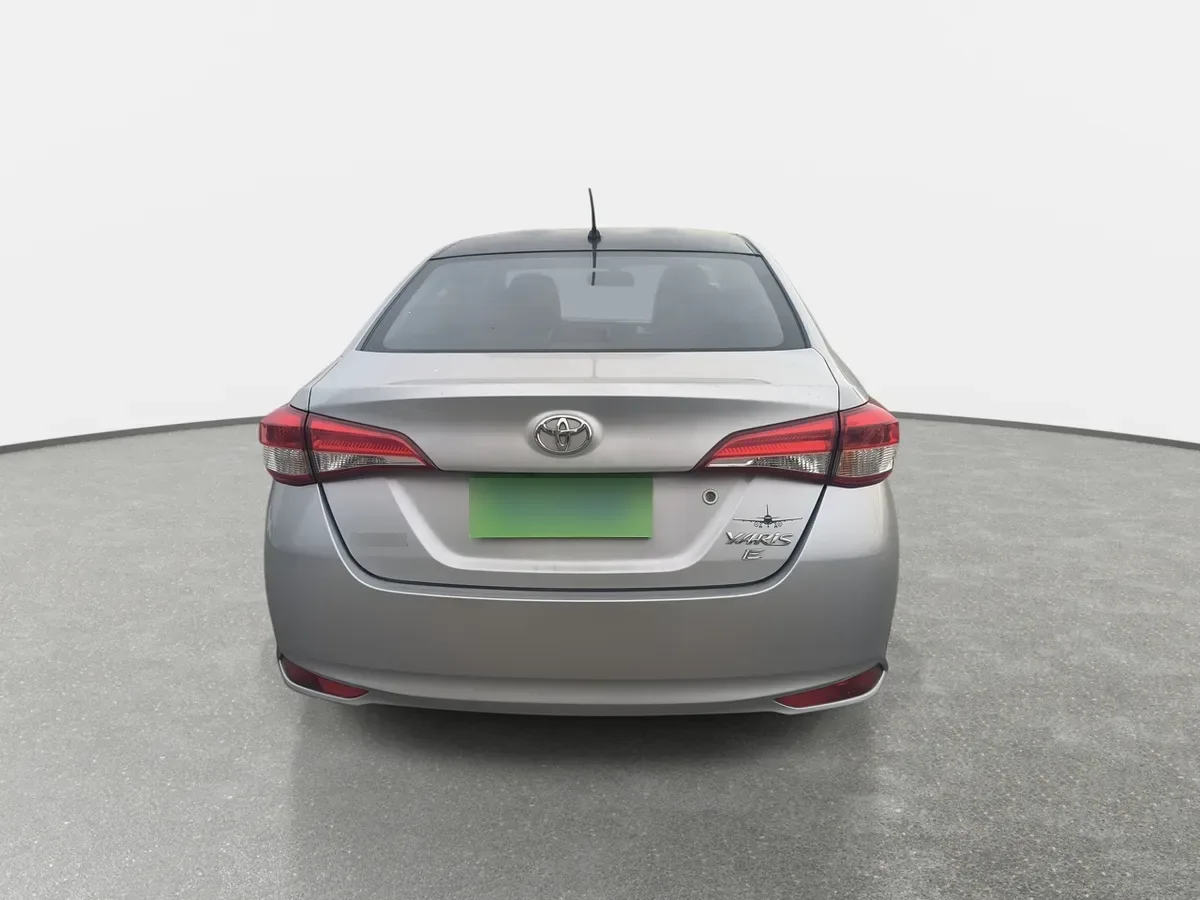 Toyota Yaris 1.5 Gli 4x2 Sdn Mt 4p año 2021