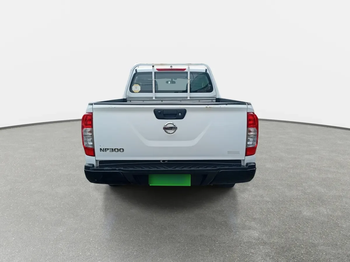 Nissan Np300 2.5 S 4x2 Dob. Cab. Mt 4p año 2018