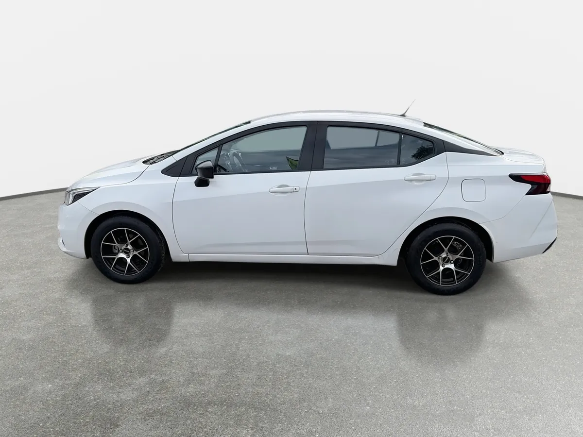 Nissan Versa 1.6 Sense 4x2 Mt 4p año 2023