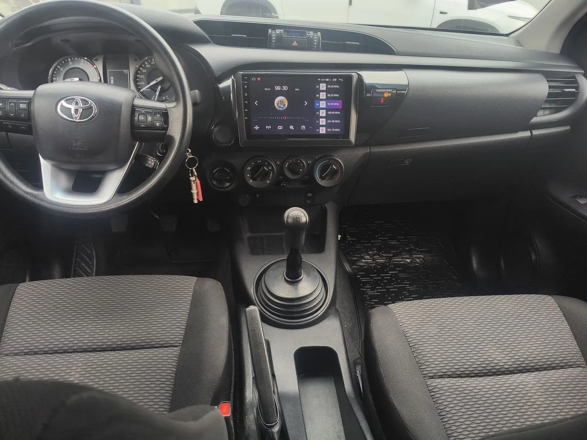 Toyota Hilux 2.4 Dx Diesel 4x4 Dob. Cab. 7ab Mt 4p año 2023