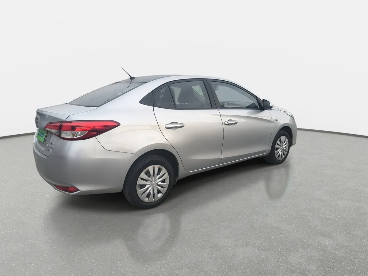 Toyota Yaris 1.5 Gli 4x2 Sdn Mt 4p año 2021