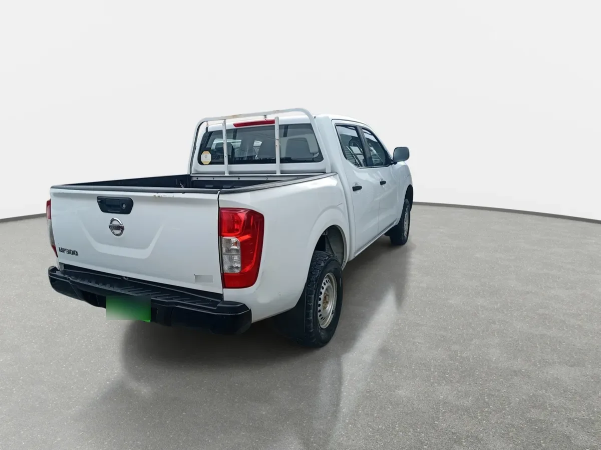 Nissan Np300 2.5 S 4x2 Dob. Cab. Mt 4p año 2018