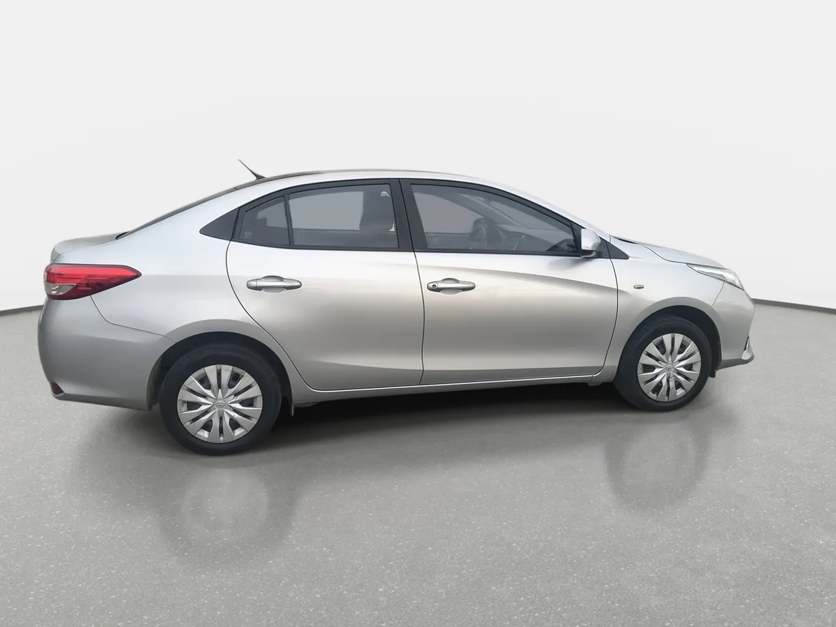 Toyota Yaris 1.5 Gli 4x2 Sdn Mt 4p año 2021