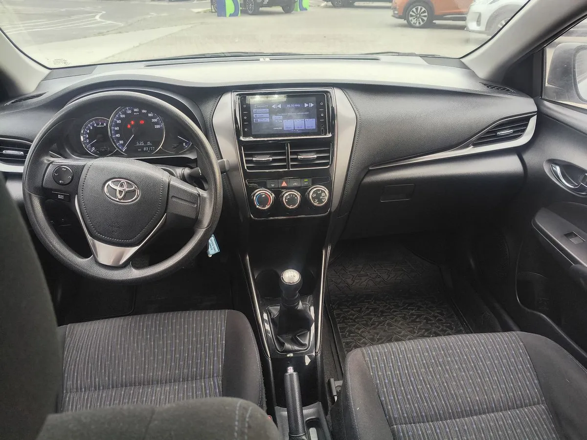 Toyota Yaris 1.5 Gli 4x2 Sdn Mt 4p año 2021