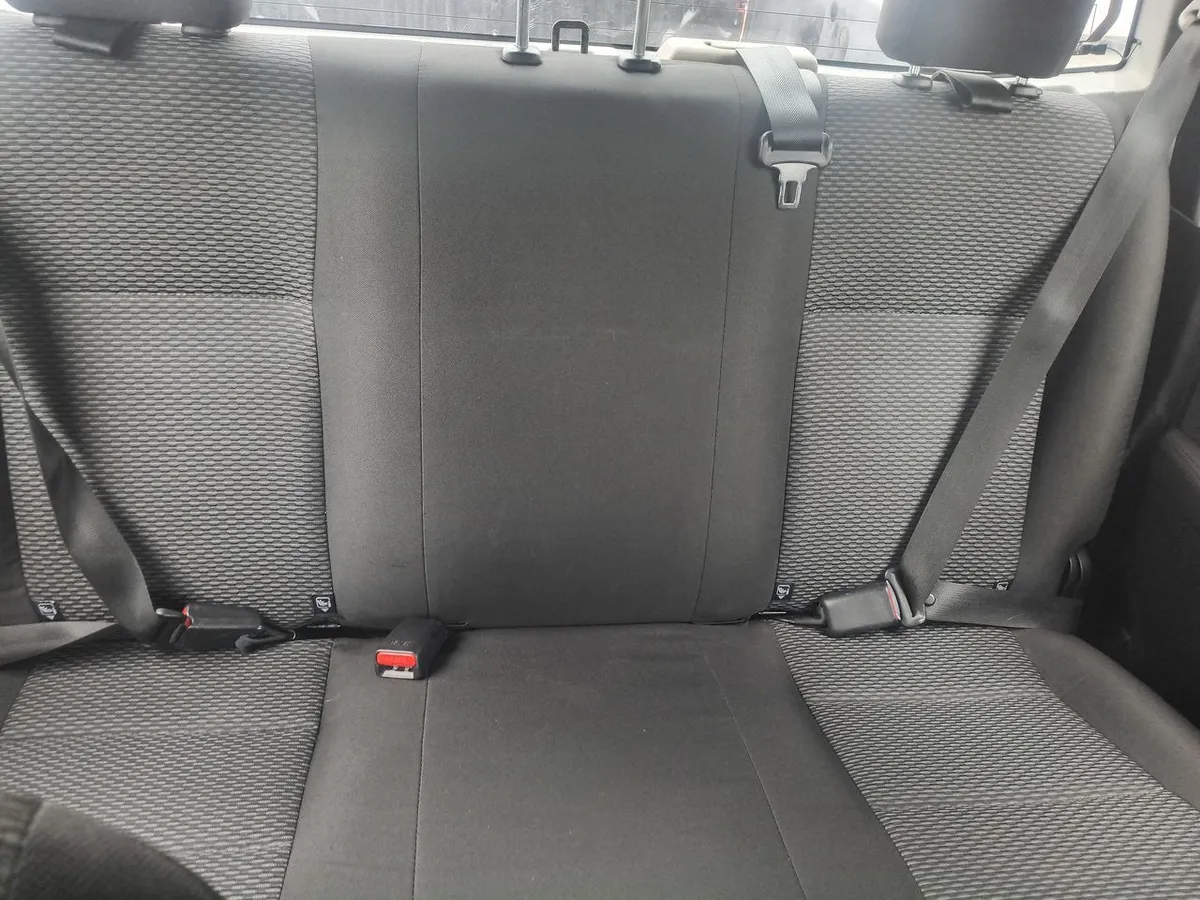 Toyota Hilux 2.4 Dx Diesel 4x4 Dob. Cab. 7ab Mt 4p año 2023