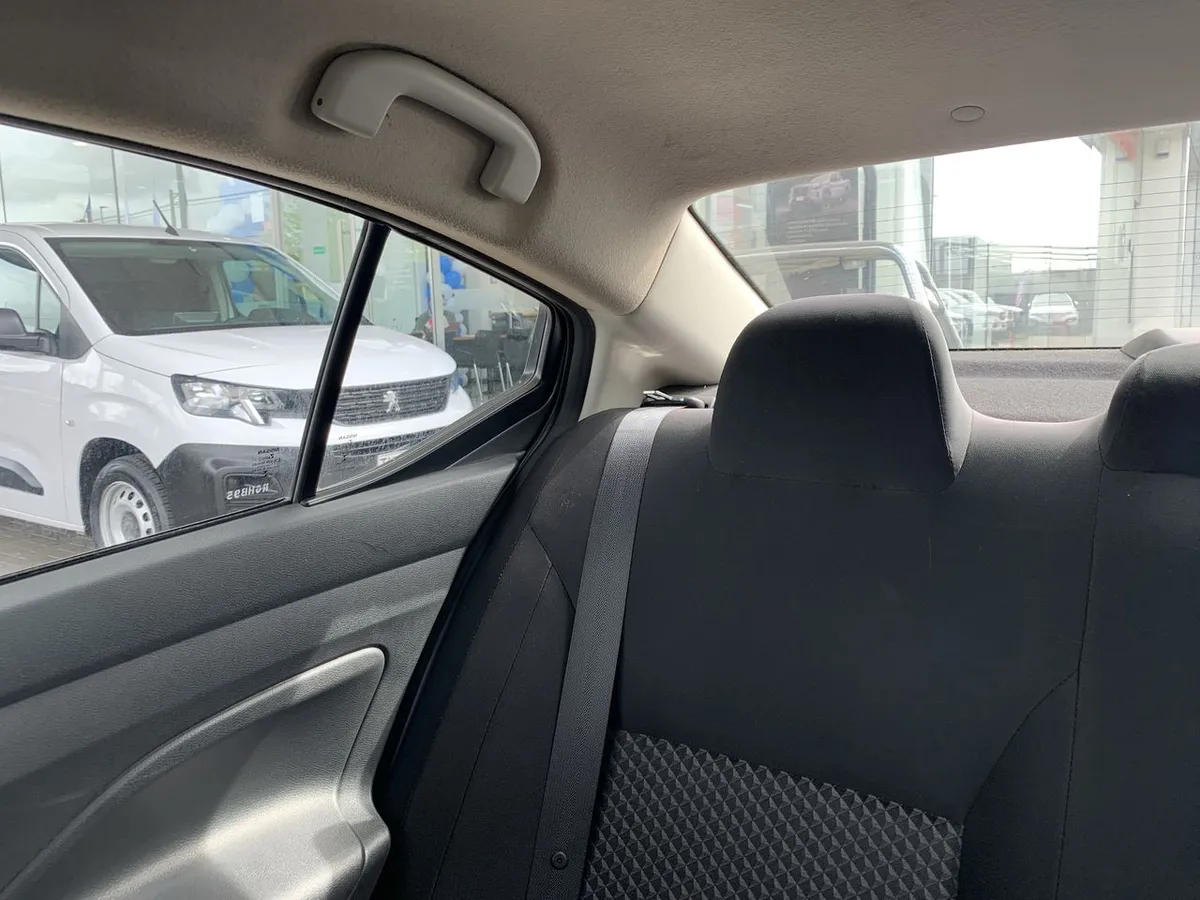Nissan Versa 1.6 Sense 4x2 Mt 4p año 2022