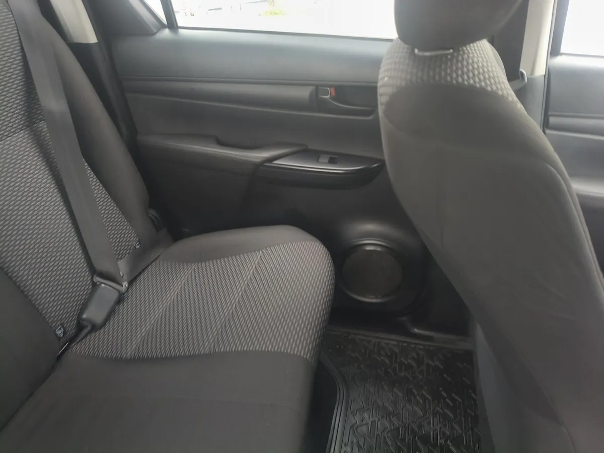 Toyota Hilux 2.4 Dx Diesel 4x4 Dob. Cab. 7ab Mt 4p año 2023