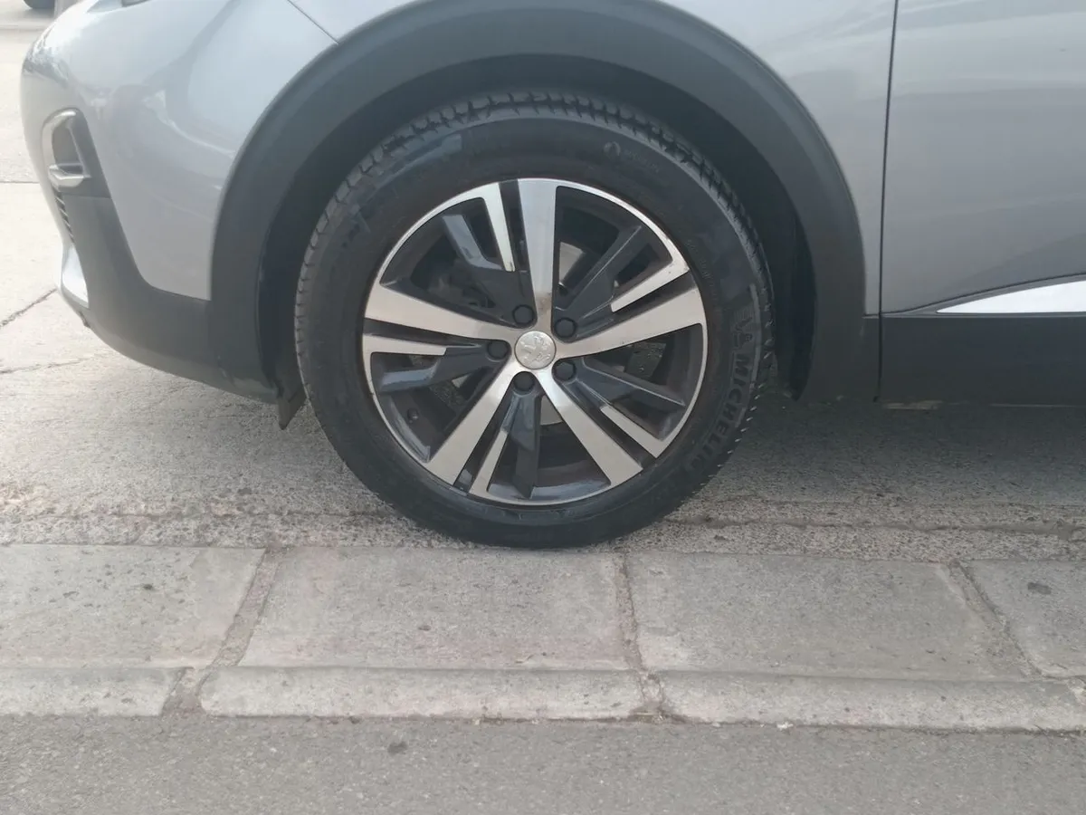 Peugeot 3008 1.5 Allure Bluehdi 4x2 130 Eat8 5p año 2020