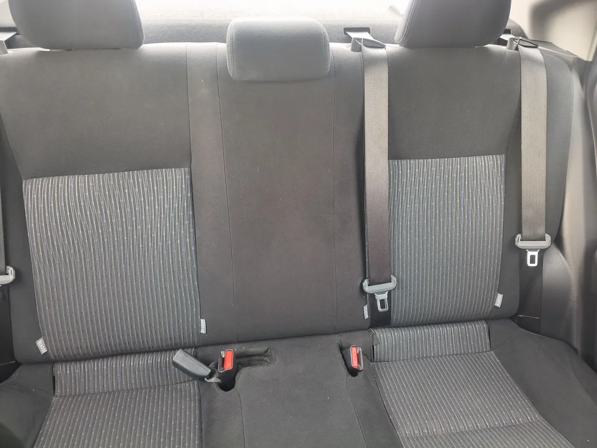 Toyota Yaris 1.5 Gli 4x2 Sdn Mt 4p año 2021