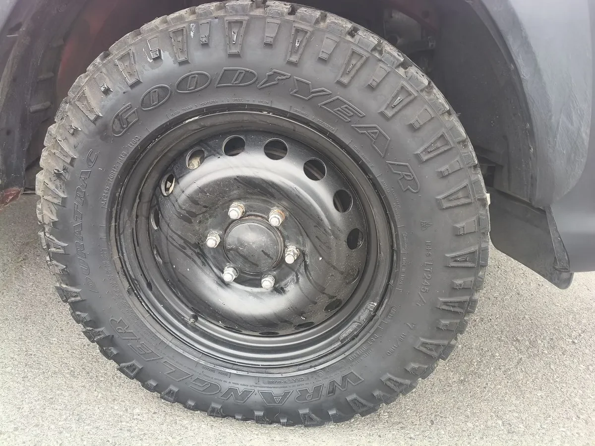 Toyota Hilux 2.4 Dx Diesel 4x4 Dob. Cab. 7ab Mt 4p año 2023