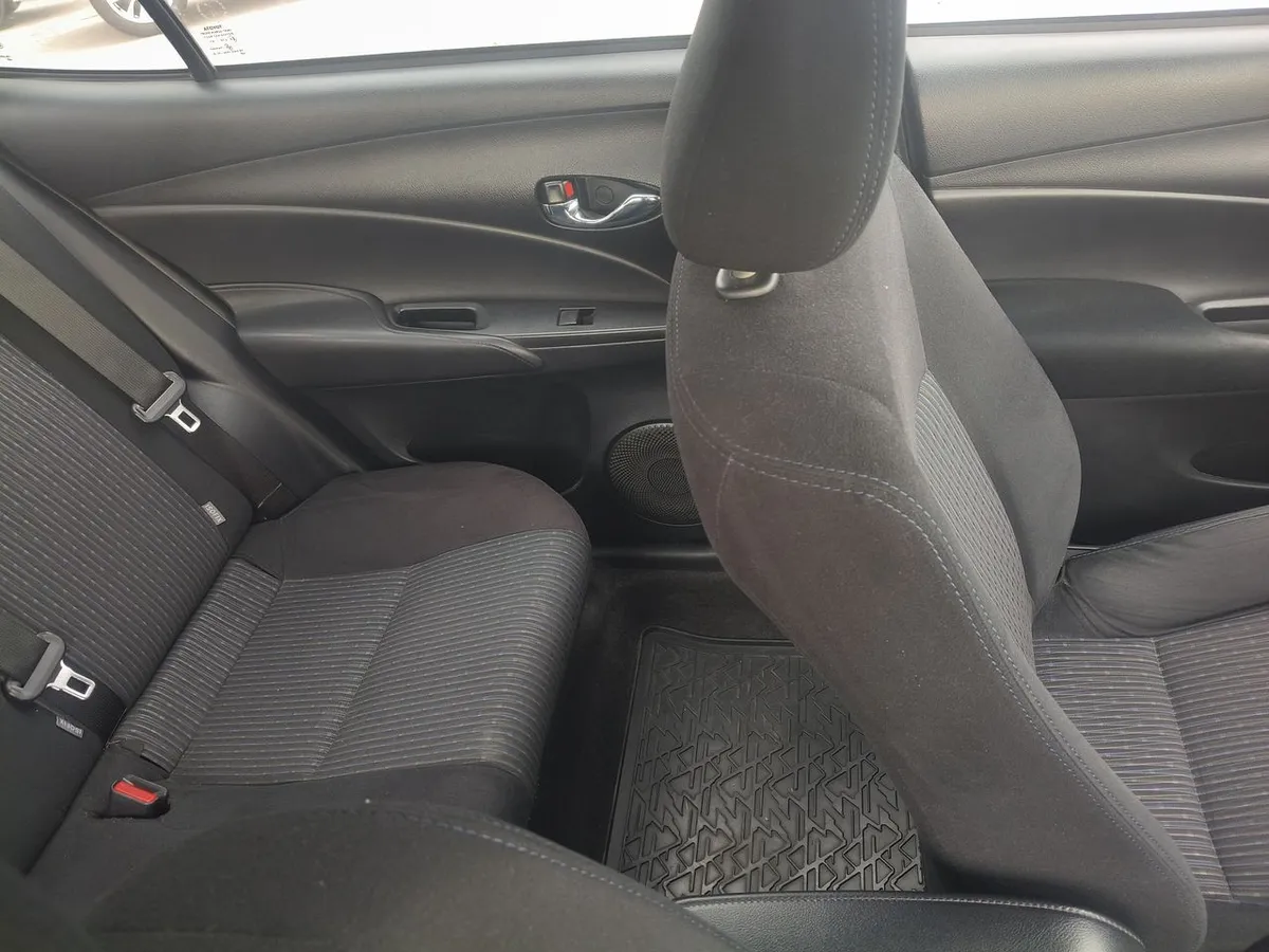 Toyota Yaris 1.5 Gli 4x2 Sdn Mt 4p año 2021