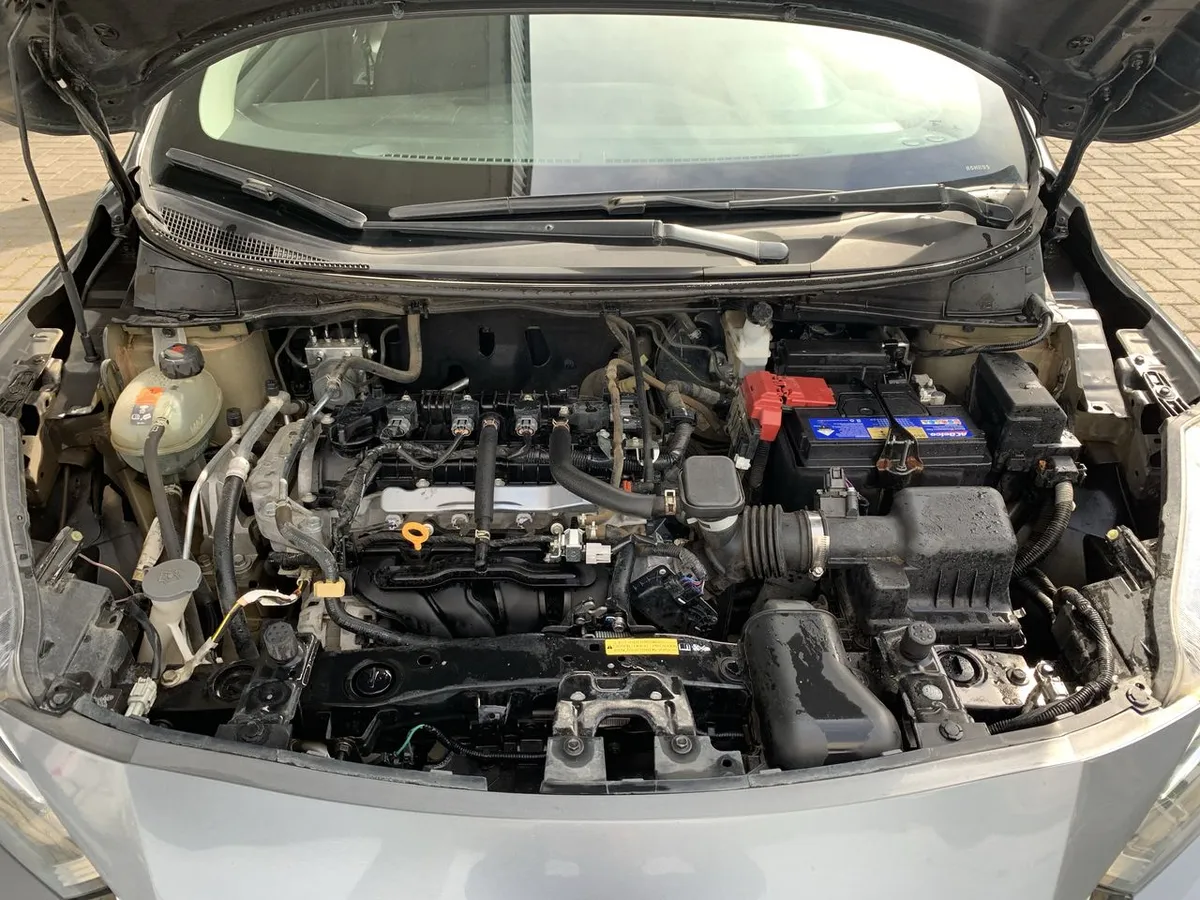 Nissan Versa 1.6 Sense 4x2 Mt 4p año 2022