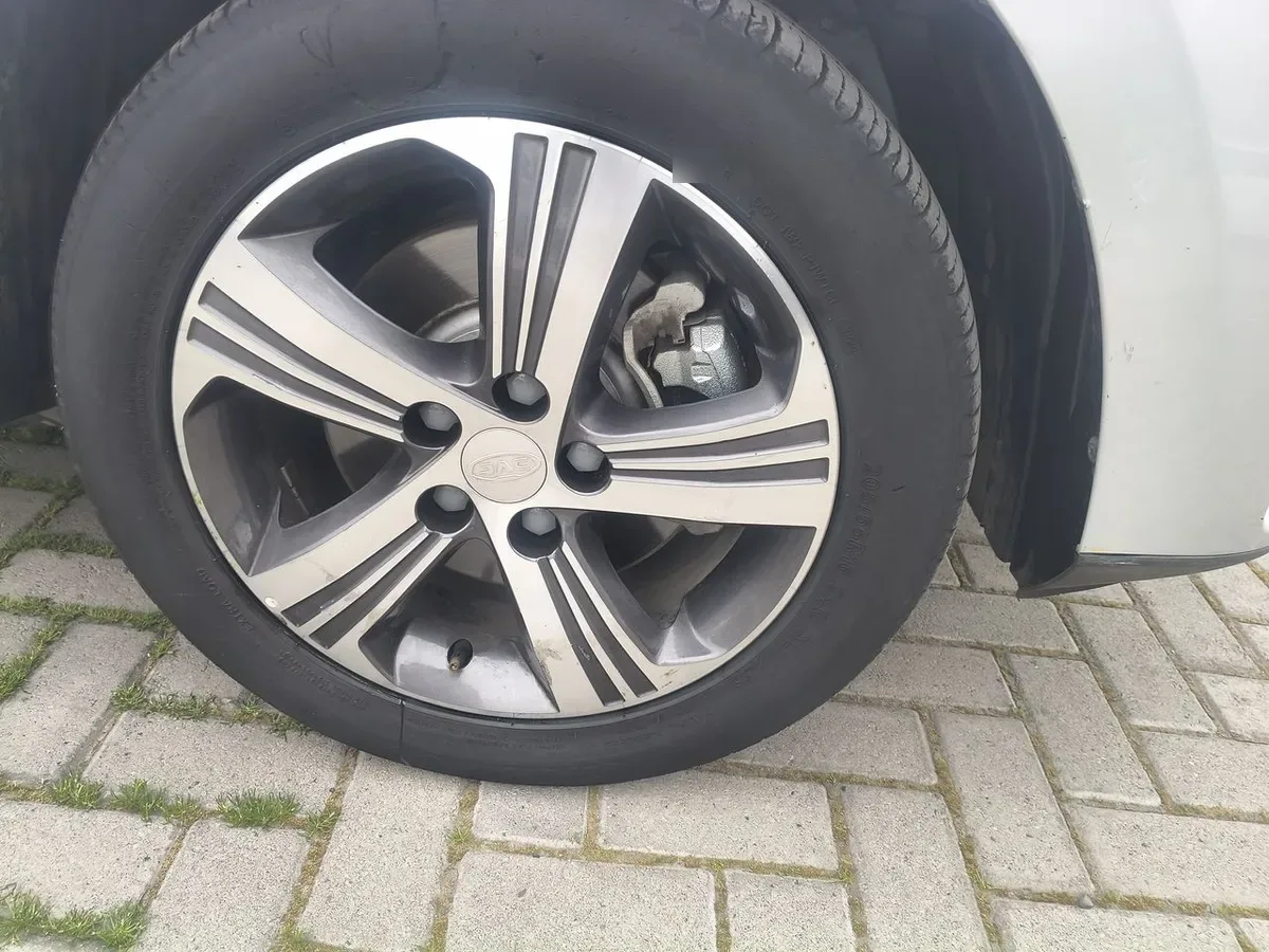 JAC Js2 1.5 Luxury 4x2 Cvt At 5p año 2025