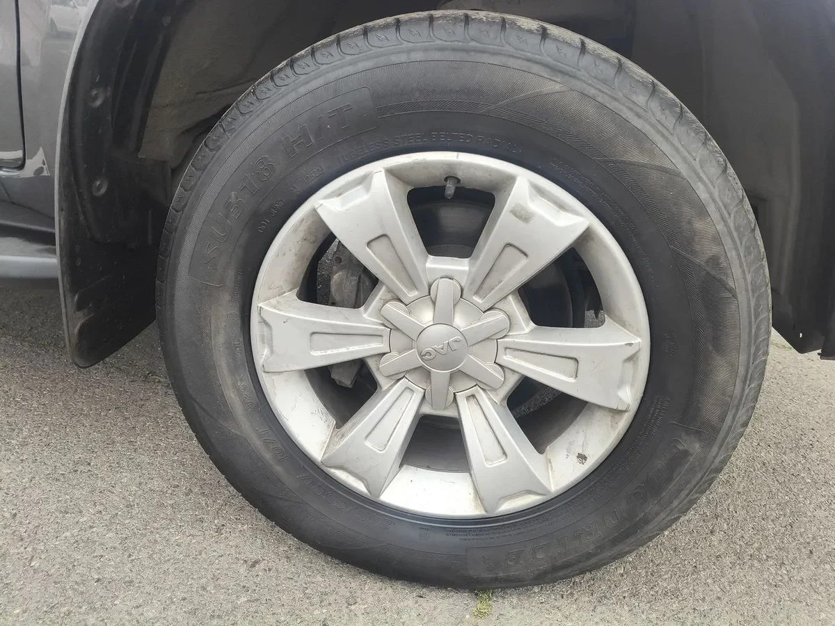 JAC T6 2.0 Comfort Diesel Dob. Cab. 4x2 Mt 4p año 2023