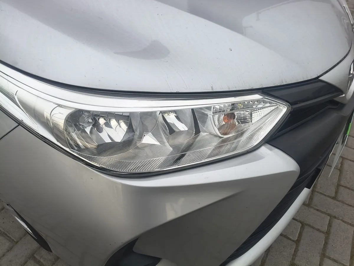 Toyota Yaris 1.5 Gli 4x2 Sdn Mt 4p año 2021